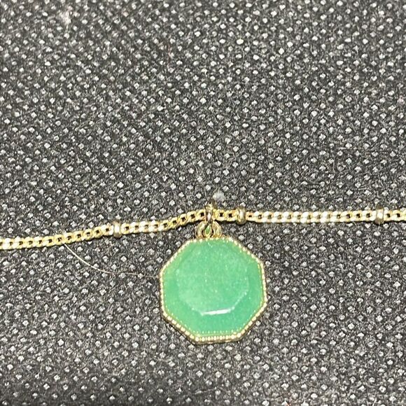 Delicate necklace with green stone - Picture 5 of 8